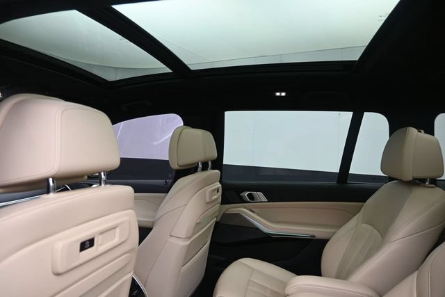 Used 2021 BMW X7 xDrive40i w/ M Sport Package AWD/4WD image 19
