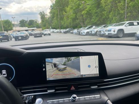 Used 2025 Hyundai Elantra SEL image 20