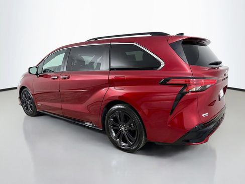 Certified 2021 Toyota Sienna XSE w/ XSE Plus Package FWD image 6