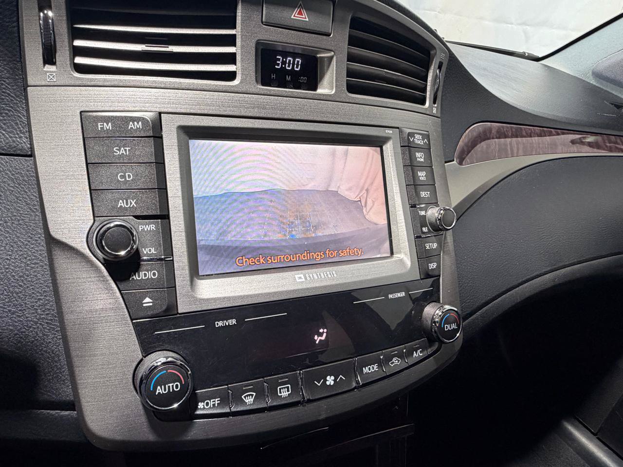Used 2011 Toyota Avalon Limited FWD image 31