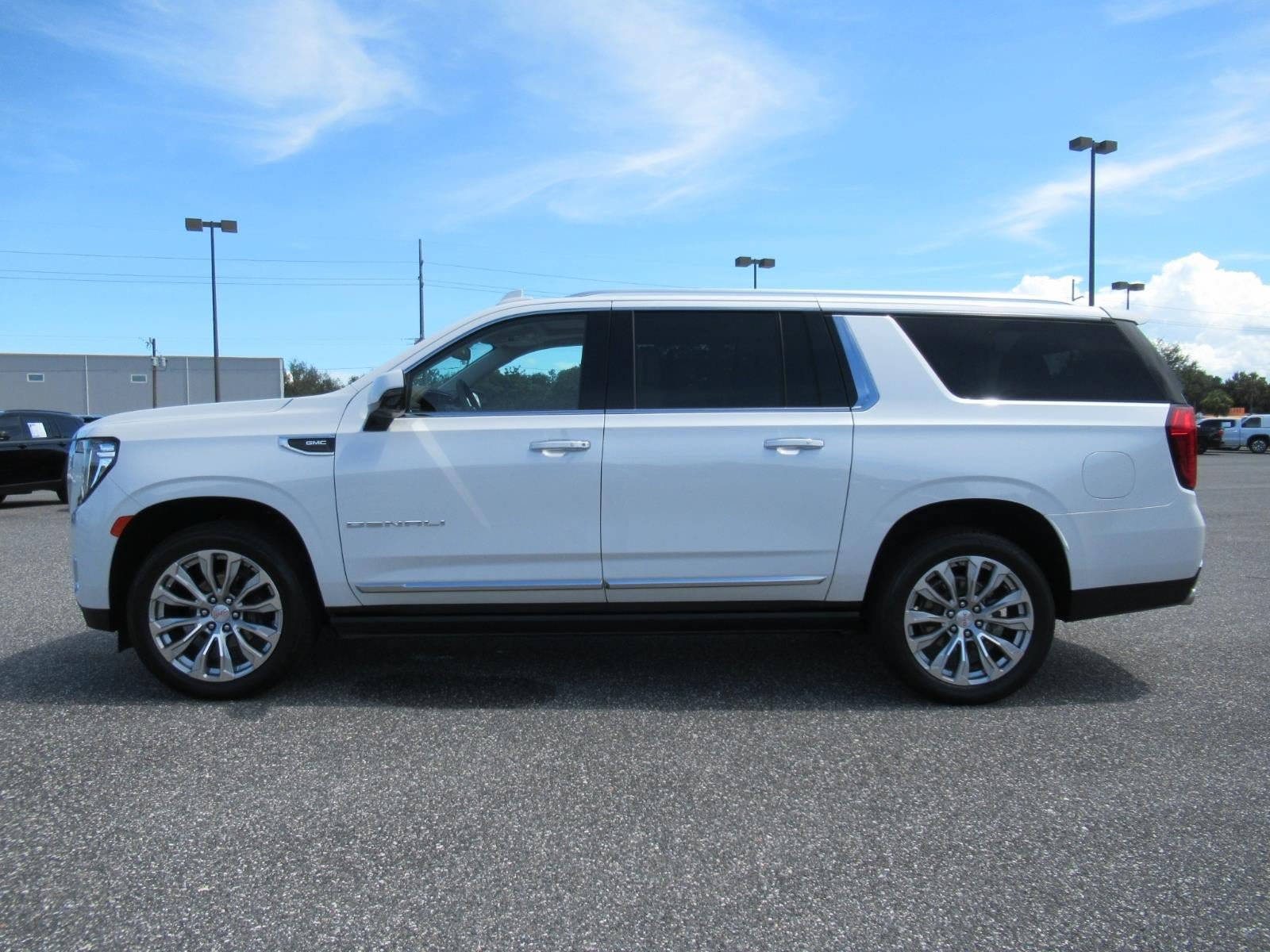 Used 2024 GMC Yukon XL Denali RWD image 4