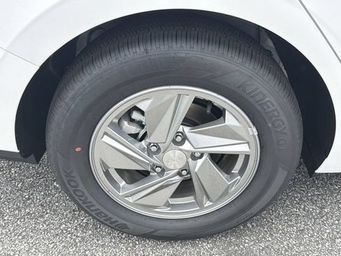 New 2026 Hyundai Elantra SE FWD image 17
