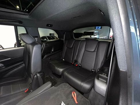 Used 2023 Mercedes-Benz GLS 450 4MATIC w/ AMG Line Exterior image 28