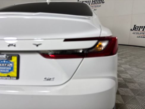 Used 2025 Toyota Camry SE w/ Convenience Package FWD image 31
