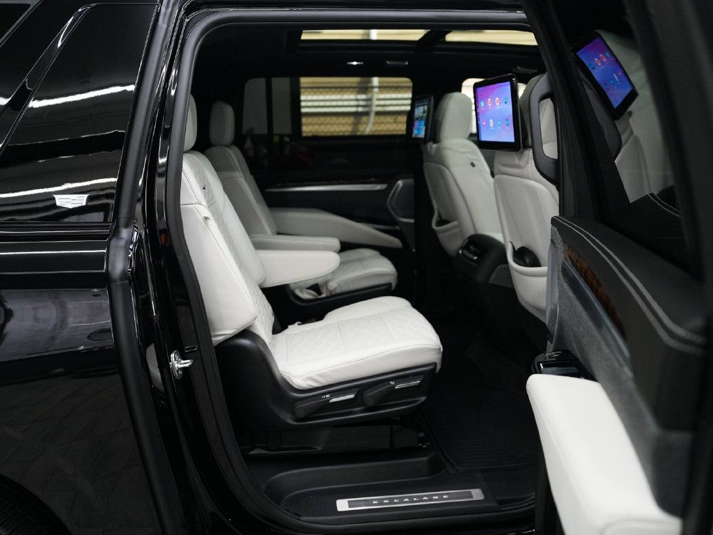 Used 2025 Cadillac Escalade ESV Sport Platinum AWD/4WD image 36