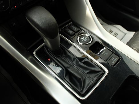 Used 2024 Mitsubishi Eclipse Cross SEL AWD/4WD image 48