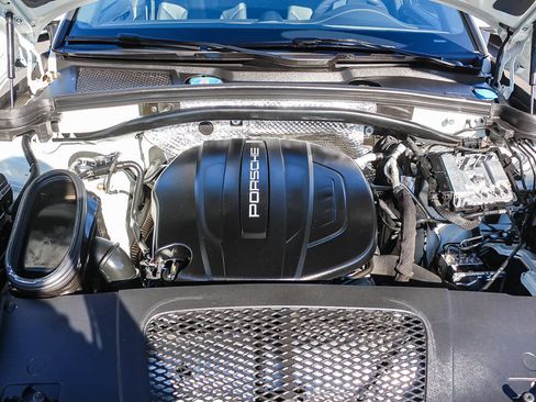 Used 2020 Porsche Macan image 26