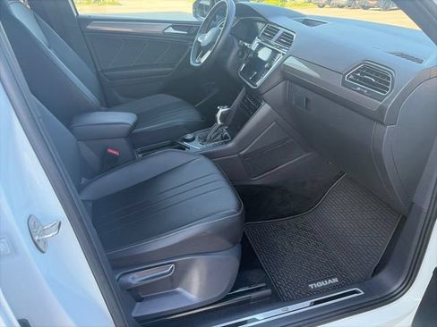 Certified 2023 Volkswagen Tiguan SE R-Line AWD/4WD image 18