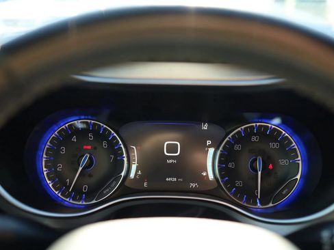 Used 2019 Chrysler Pacifica Touring-L w/ Advanced Safetytec Group FWD image 23