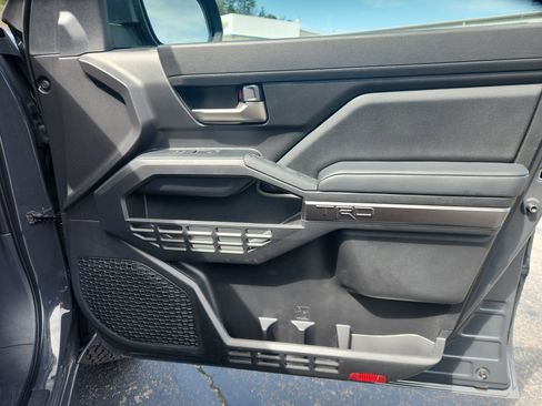 Used 2025 Toyota Tacoma TRD Off-Road image 45