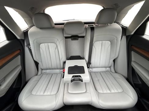 Used 2021 Audi Q5 2.0T Premium Plus w/ Premium Plus Package AWD/4WD image 16