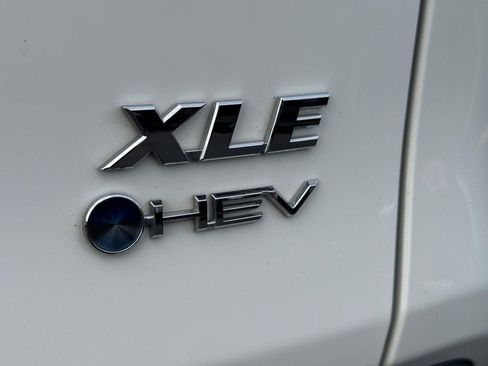 Used 2025 Toyota RAV4 XLE AWD/4WD image 27