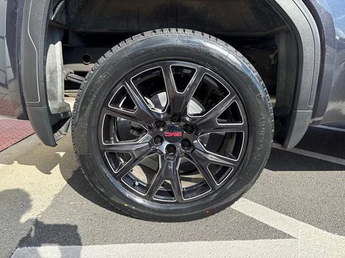 Used 2022 GMC Sierra 1500 Denali w/ Denali Carbonpro Edition AWD/4WD image 9