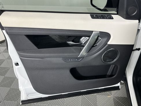 Used 2024 Land Rover Discovery Sport S image 18