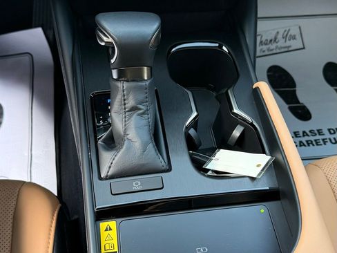 Used 2024 Lexus ES 350 w/ Premium Package image 42