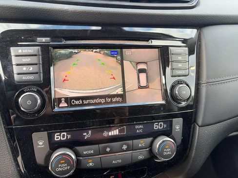 Used 2018 Nissan Rogue SL w/ Premium Package AWD/4WD image 8