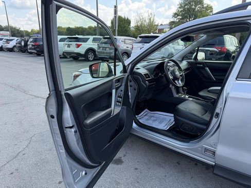 Used 2017 Subaru Forester 2.5i Limited AWD/4WD image 12