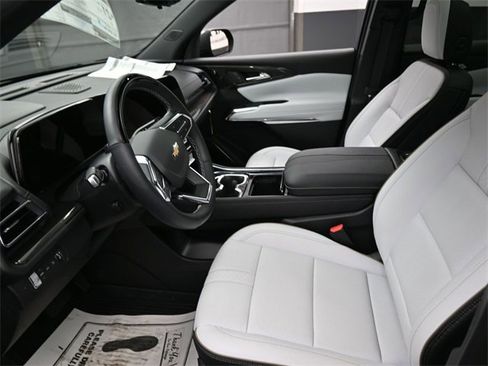 New 2025 Chevrolet Traverse High Country w/ LPO, Floor Liner Package image 8