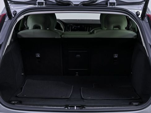 Certified 2025 Volvo V60 B5 Cross Country Plus image 31