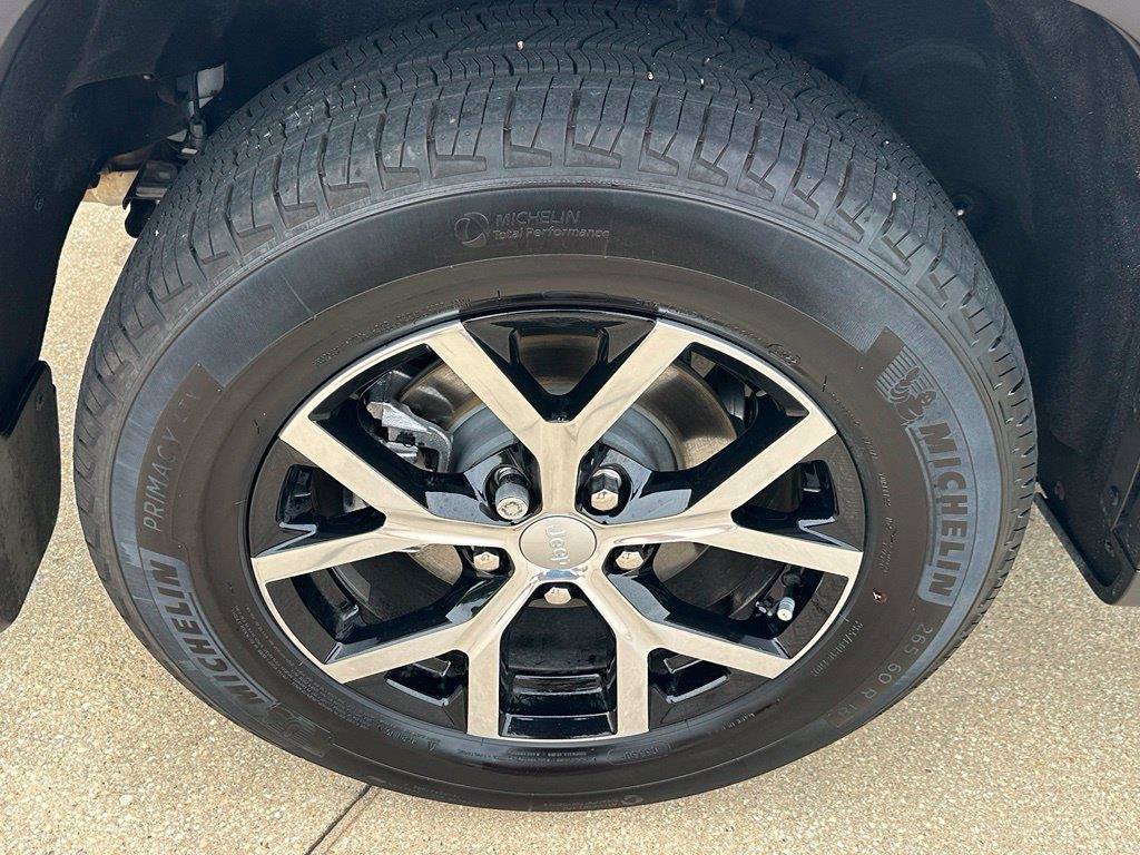 Used 2023 Jeep Grand Cherokee Limited w/ Luxury Tech Group II AWD/4WD image 25