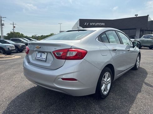 Used 2017 Chevrolet Cruze LT w/ Convenience Package FWD image 11