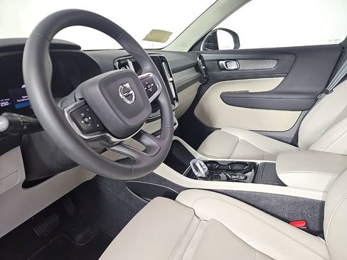 Certified 2024 Volvo XC40 B5 Plus w/ Climate Package image 18