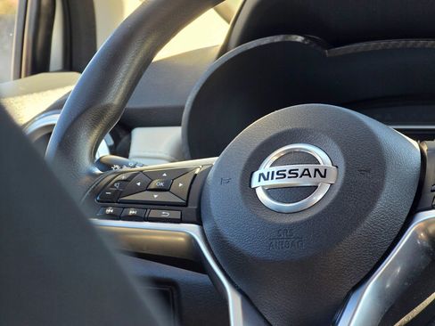Used 2021 Nissan Versa SV FWD image 13