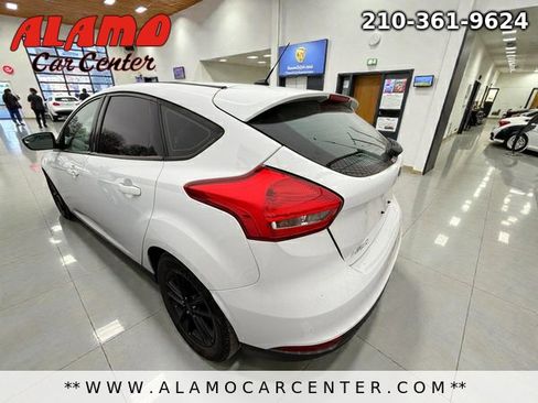 Used 2017 Ford Focus SE image 3
