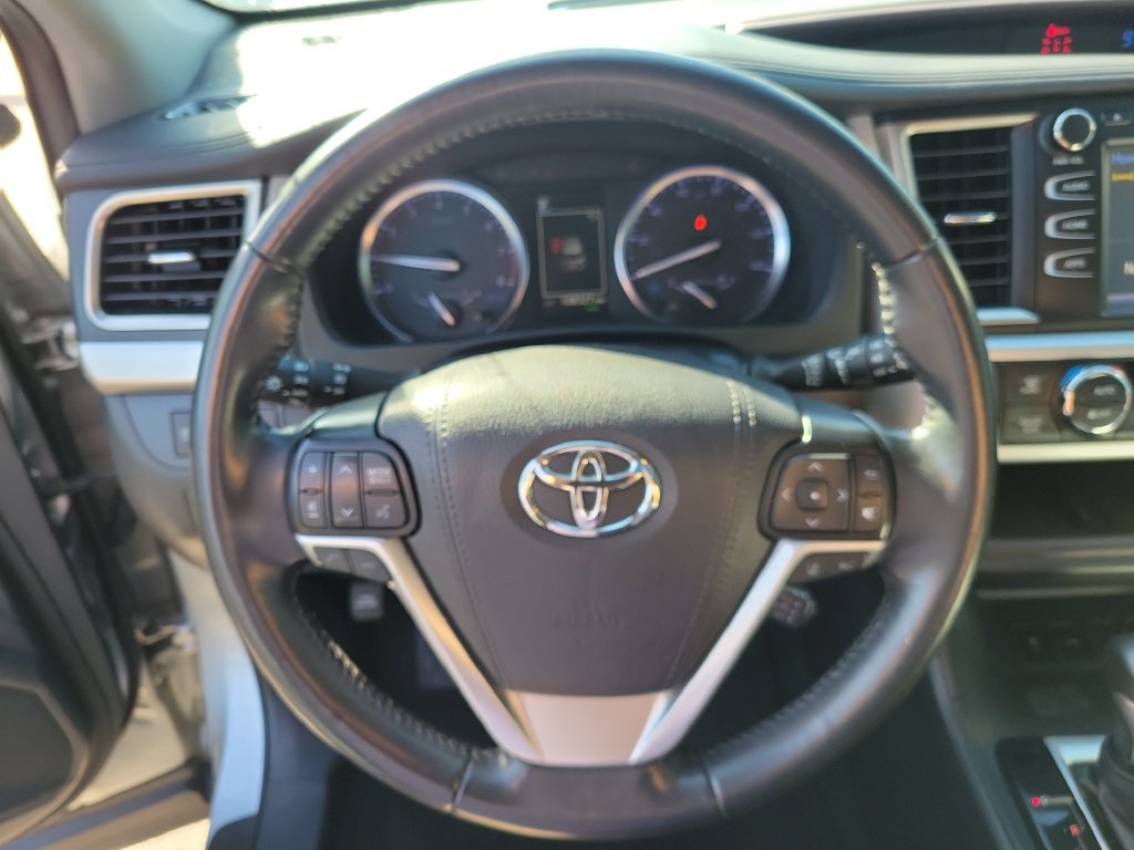 Used 2019 Toyota Highlander XLE FWD image 29