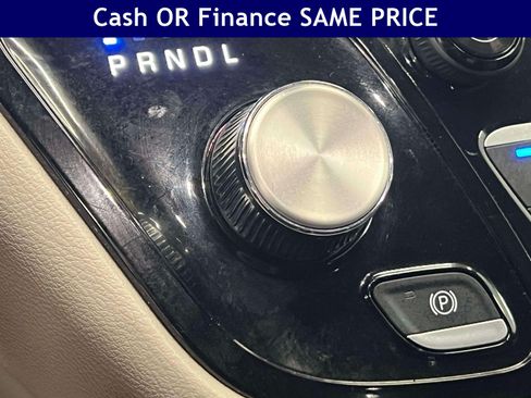 Used 2024 Chrysler Pacifica Touring-L FWD image 26