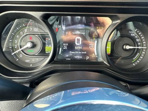 Used 2025 Jeep Wrangler Sahara 4xe image 28