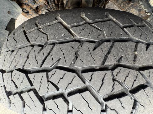 Used 2005 Chevrolet Avalanche Z71 w/ Preferred Equipment Group AWD/4WD image 14