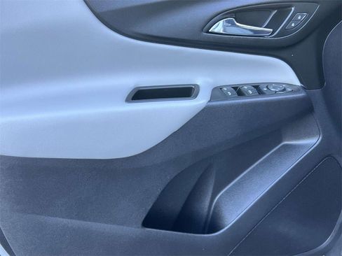 Used 2021 Chevrolet Equinox LS image 29