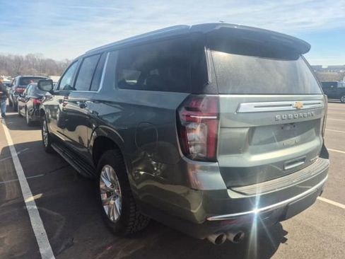 Used 2023 Chevrolet Suburban Premier image 3