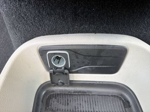 Used 2023 Chrysler Pacifica Touring-L FWD image 39