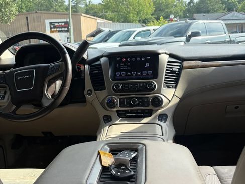 Used 2016 GMC Yukon Denali w/ Open Road Package AWD/4WD image 27