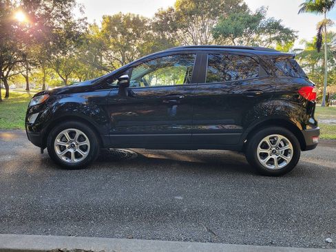 Used 2021 Ford EcoSport SE w/ SE Convenience Package image 4