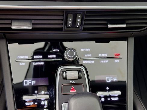 Certified 2023 Porsche Cayenne Platinum Edition AWD/4WD image 17