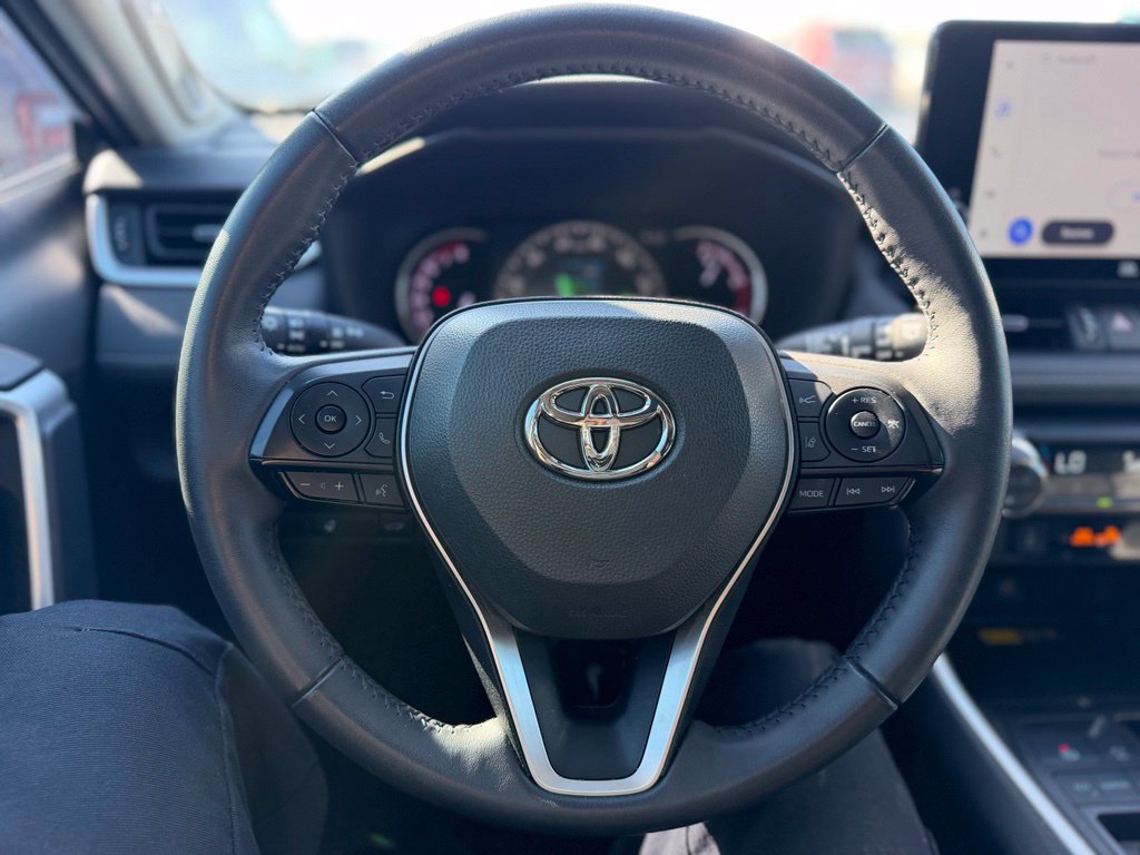 Used 2023 Toyota RAV4 XLE Premium FWD image 6