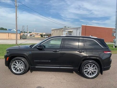 Used 2023 Jeep Grand Cherokee Summit w/ Advanced Protech Group IV AWD/4WD image 4