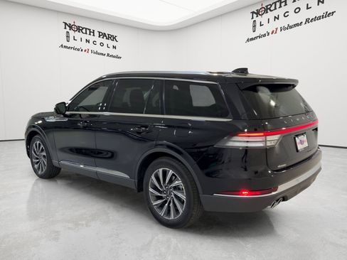 New 2026 Lincoln Aviator 2WD image 3