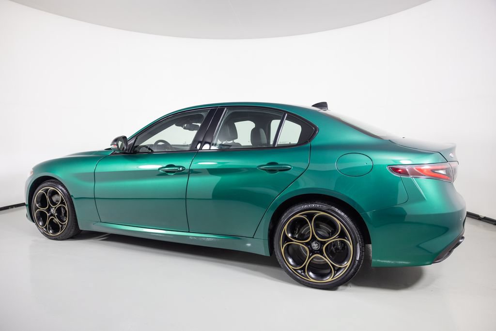 Used 2025 Alfa Romeo Giulia AWD w/ Driving Assist Package image 13