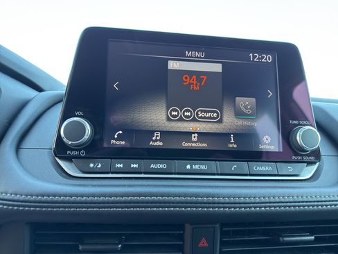 Used 2024 Nissan Rogue S image 17