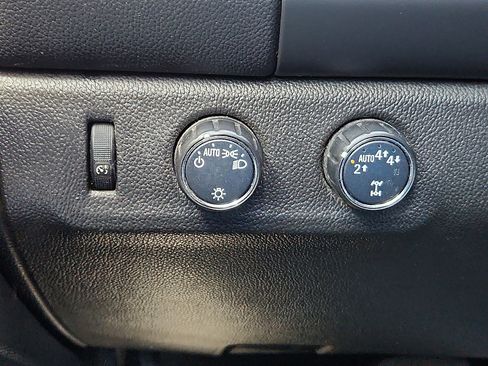 Used 2021 Chevrolet Colorado LT AWD/4WD image 17