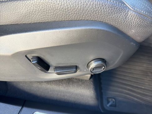 Used 2025 Volvo XC90 T8 Plus w/ Protection Package Premier image 22