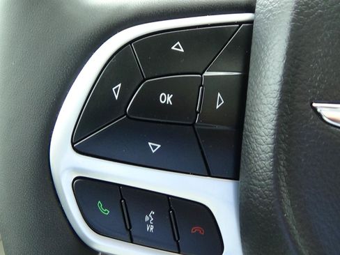 Certified 2024 Chrysler Pacifica Limited AWD/4WD image 25