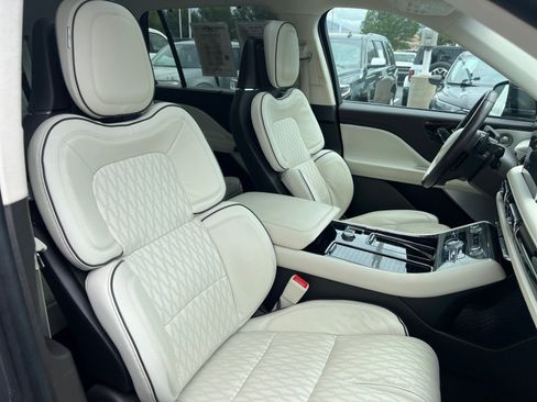 Used 2023 Lincoln Aviator Black Label w/ Dynamic Handling Package AWD/4WD image 34