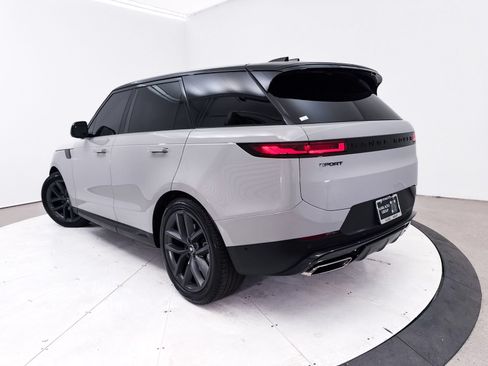 Used 2024 Land Rover Range Rover Sport SE AWD/4WD image 3