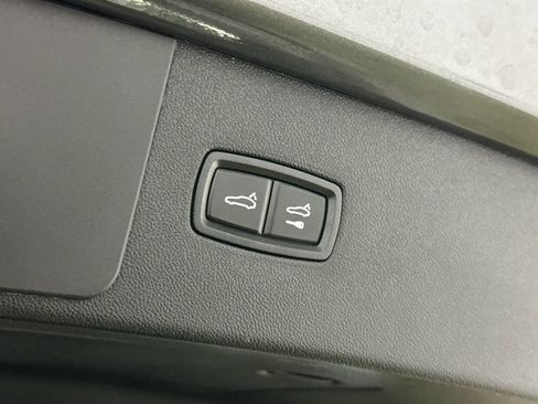 Used 2022 Porsche Cayenne AWD/4WD image 15