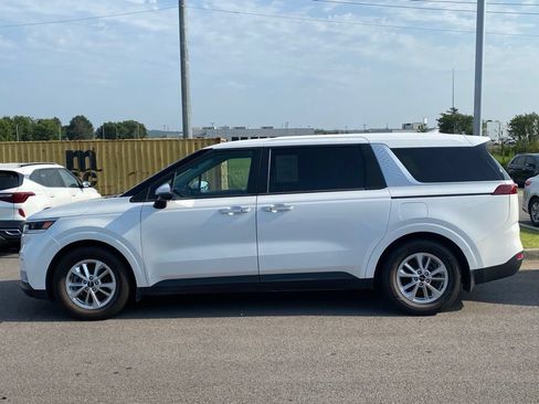 Used 2022 Kia Carnival LX FWD image 2